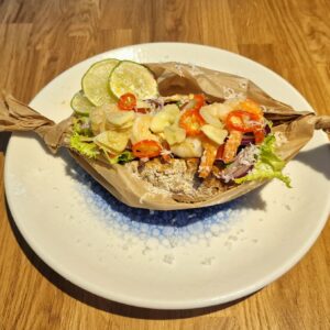 PIECZONY ZIEMNIAK W SOLI Z KREWETKAMI